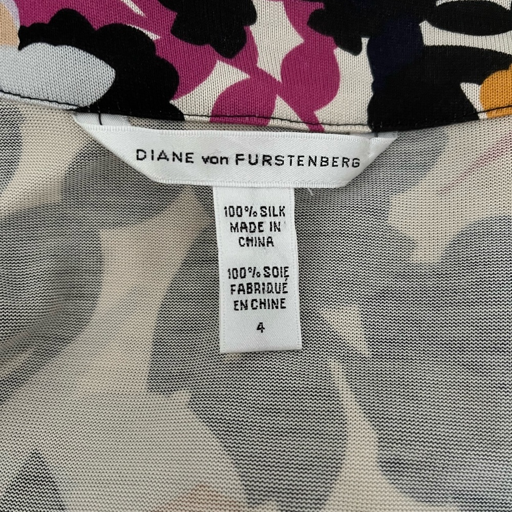 Diane von Furstenberg 100% Silk Wrap Dress - Picture 6 of 7